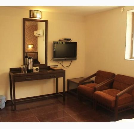 מומביי Hotel Ganesh Palace מראה חיצוני תמונה