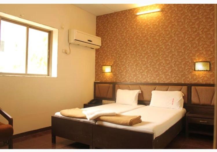מומביי Hotel Ganesh Palace מראה חיצוני תמונה